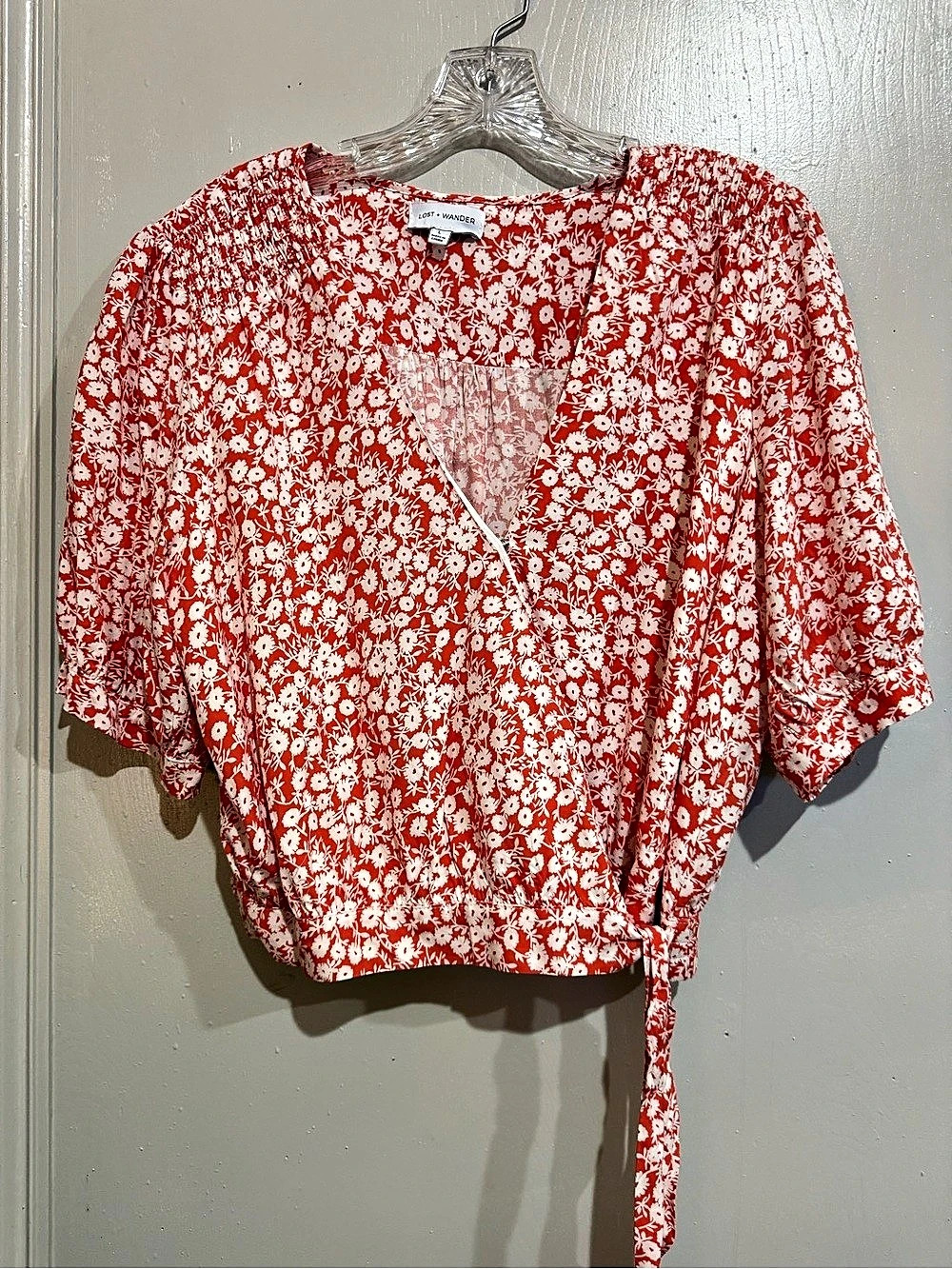 Lost + Wander Floral Blouse in Red & White Size Large Like New